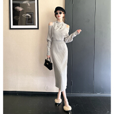 批发法式小资气质灰色假两件<b class='q'>露肩</b>高领针织<b class='q'>连衣裙</b>女修身慵懒松弛感长裙