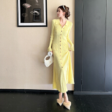 批发法式轻奢气质名媛减龄奶油黄单排扣修身垂感翻领针织<b class='q'>连衣裙</b>长裙