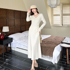 批发法式温柔风蕾丝拼接长袖打底裙女秋冬新款收褶设计感针织连衣裙