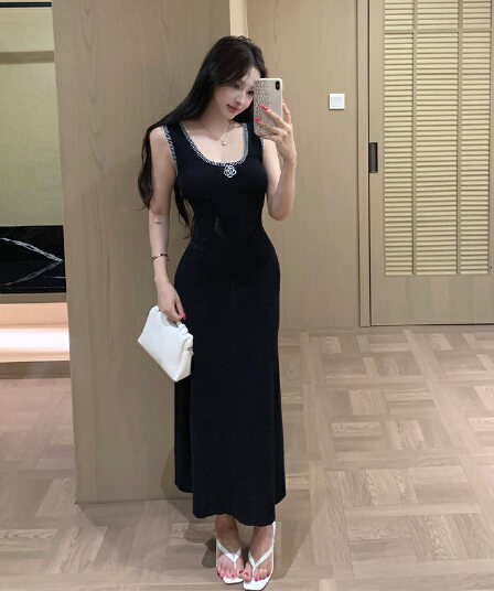 빛 럭셔리 고급 센스 작은 샤넬 스타일 민소매 조끼 검정색 동백 나무 니트 드레스 인사이드 가져 가라. 슬림해 보이는 기본 스커트