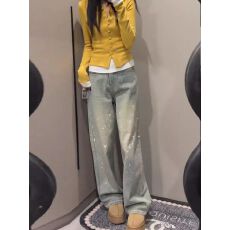 批发浅蓝色爆闪<b class='q'>烫钻</b><b class='q'>牛仔裤</b>女春季热门款百搭梨形身材窄版显瘦直筒长裤