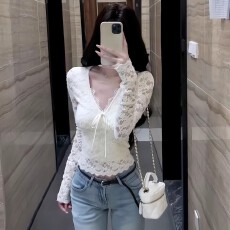 批发纯欲性感v领打底衫2025新款女长袖蕾丝小衫独特绝美内搭叠穿上衣