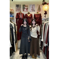 批发时尚拼接假两件挂脖长袖2026<b class='q'>春</b>季新款修身显瘦气质上衣半身裙套装