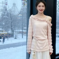 批发广州十三行女装高端货baby蓝色上衣纯欲风一字斜肩长袖打底针织衫