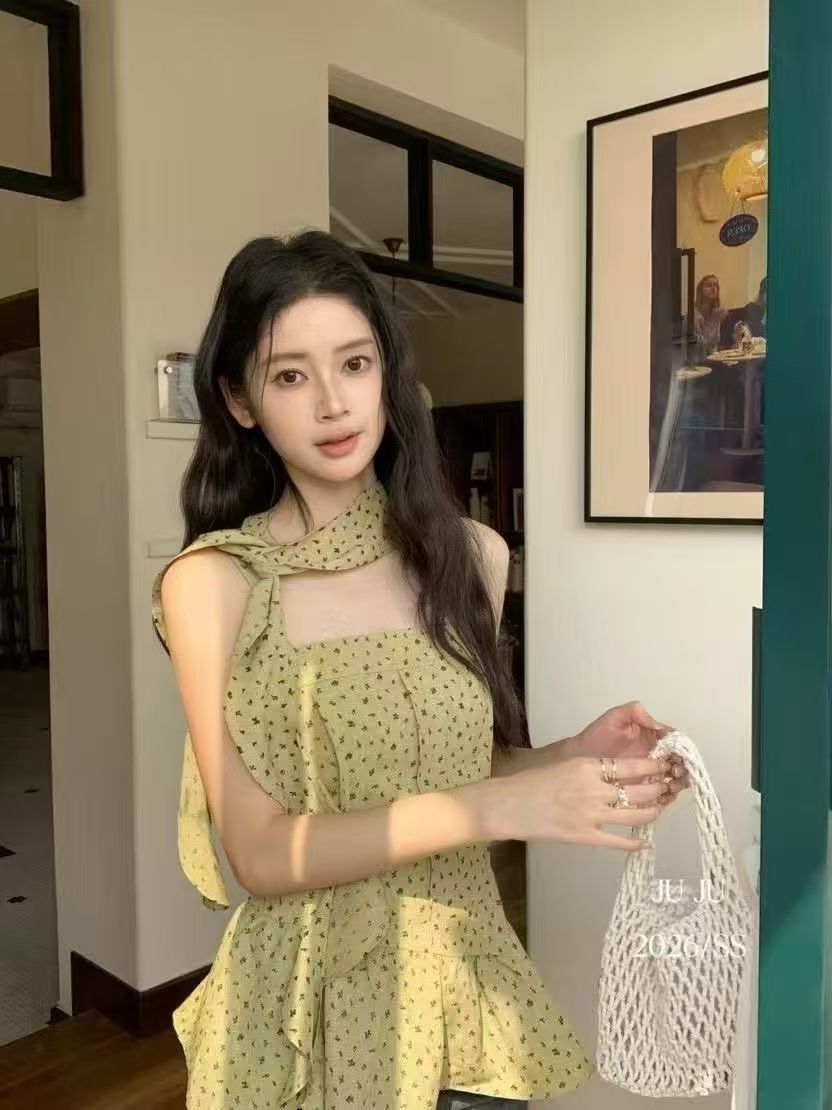 블루 색상 도트 무늬 생선뼈 캐미솔 외출용 여성 2026 여름 지방 mm 리본 행침 목 민소매 퍼프 맨위
