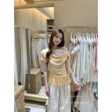 批发设计感假两件白色露肩吊带<b class='q'>短袖</b><b class='q'>t</b><b class='q'>恤</b><b class='q'>女</b>夏季气质高级感蕾丝花边上衣