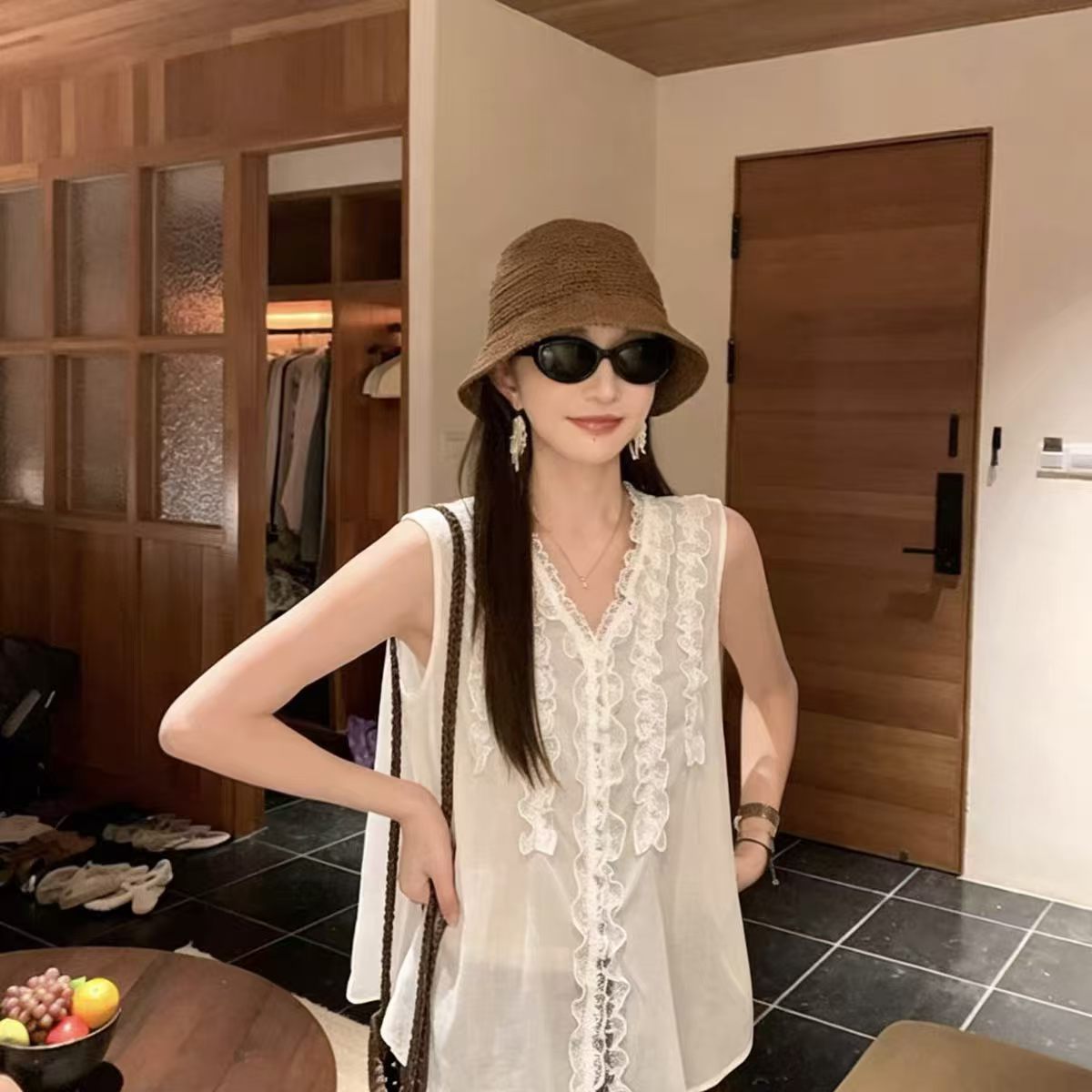 프랑스식 레이스 목이버섯 레이스 라미 조끼 여성 여름 새로운 V넥 민소매 루즈핏 통기성 부드러운 바람 맨위