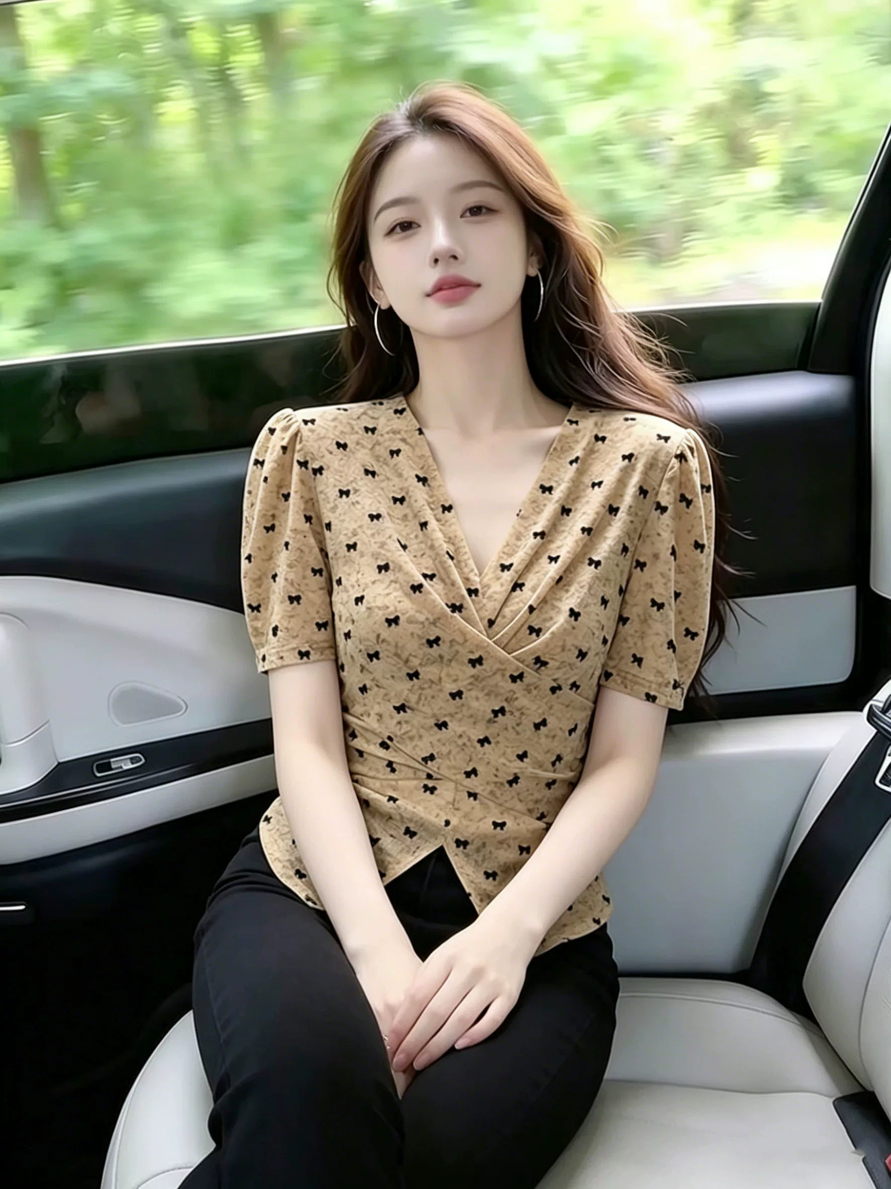 여름 슈퍼 잘 생긴 작은 대중 Chic 디자인 센스 V넥 나비 매듭 프린트 반팔 티셔츠 몸매 가꾸기 슬림해 보이는 고유 한 맨위