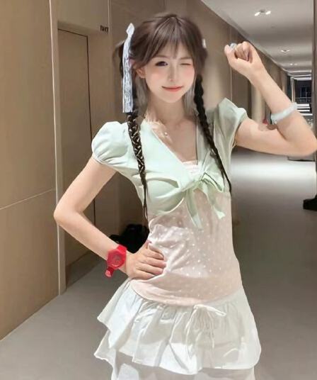 달콤함 페이크 레이어드 도트 무늬 반팔 티셔츠 여성 여름 디자인 센스 나비 매듭 스트랩 몸매 가꾸기 맨위