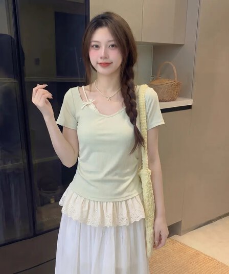 하늘색 페이크 레이어드 긍정적 인 어깨 반팔 티셔츠 여성 2026 새로운 여름 빅 사이즈 마이크로 지방 mm 레이스 밑단 맨위
