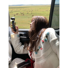 批发实拍2025秋冬复古甜美百搭加厚保暖减龄绣花宽松开衫外套针织毛衣