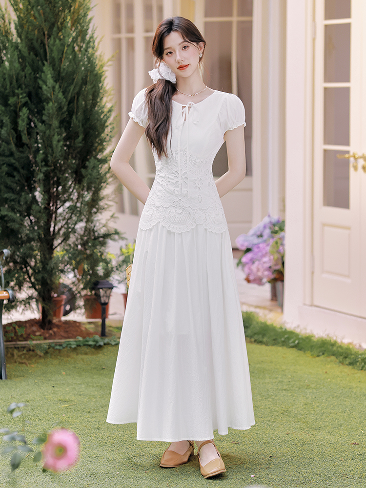 2026 여름 새로운 화이트 여성 드레스 V넥 거품 소매 허리 수축 슬림해 보이는 페이크 레이어드 품격 길다 치마