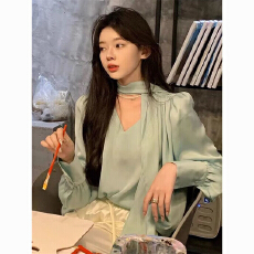 批发v领内搭衬衫女设计感小众秋<b class='q'>冬</b>季长袖打底衫法式温柔气质别致上衣