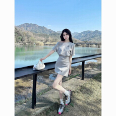 批发高级感时尚休闲<b class='q'>运动</b>套装女夏季新款韩系斜领露肩短袖短裙两件套潮