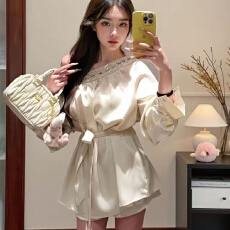 批发法式高级感镶钻斜肩缎面连衣裙女早春纯欲气质漂亮独特别致上衣裙