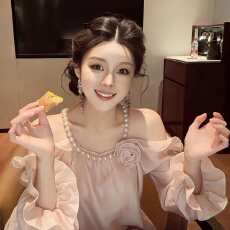 批发法式温柔立体花朵甜美荷叶露肩2026珍珠<b class='q'>衬衫</b>春季新款<b class='q'>长袖</b>上衣