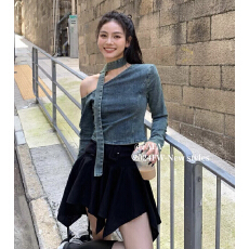 批发<b class='q'>韩国</b>东大门秋季新款韩版洋气小众不对称露肩<b class='q'>牛仔</b>短款上衣