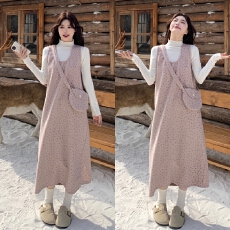 批发实拍 2025新款<b class='q'>孕妇装</b>秋冬装 碎花毛呢背带裙打底毛衣两件套