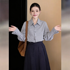 批发实拍 2026春秋高级感纯色长袖<b class='q'>衬衫</b>女宽松休闲显瘦上衣通勤百搭