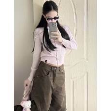 批发早秋新款气质甜美温柔粉色<b class='q'>长袖</b>麻花开衫女小个子修身短款毛衣外套