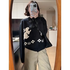 批发复古牛角扣兔子提花毛衣外套女秋冬季加厚设计感宽松<b class='q'>圆领</b><b class='q'>针织</b><b class='q'>开衫</b>