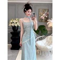 批发海边度假吊带<b class='q'>连衣裙</b>女2026夏季新款性感纯欲气质修身绝美长裙子潮