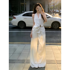 批发气质一整套ootd穿搭新款高级感休闲风白色挂脖上衣阔腿裤两件套装