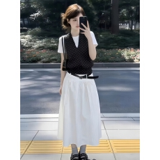 批发小个子穿搭一整装夏季独特绝美巨好看<b class='q'>打底衫</b>波点背心半身裙三件套