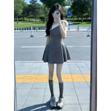 批发初夏巨好看<b class='q'>连衣裙</b>2026新款灰色波点设计感轻奢小众不撞款裙子