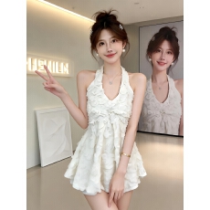 批发设计感小香风少女甜美立体花瓣V领挂脖短裙2026夏季新款心机上衣