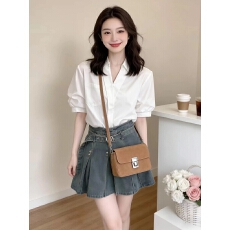 批发夏日穿搭套装女新款气质减龄V领泡泡袖白色衬衫<b class='q'>牛仔</b>百褶裙两件套