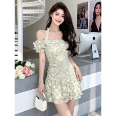 批发2026新款法式气质甜美海边度假挂脖吊带碎花<b class='q'>连衣裙</b>绝美小裙子女夏