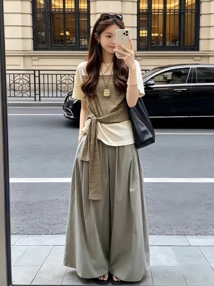 巨好看穿搭一整套女夏季2026新款超火假两件短袖上衣阔腿裤两件套