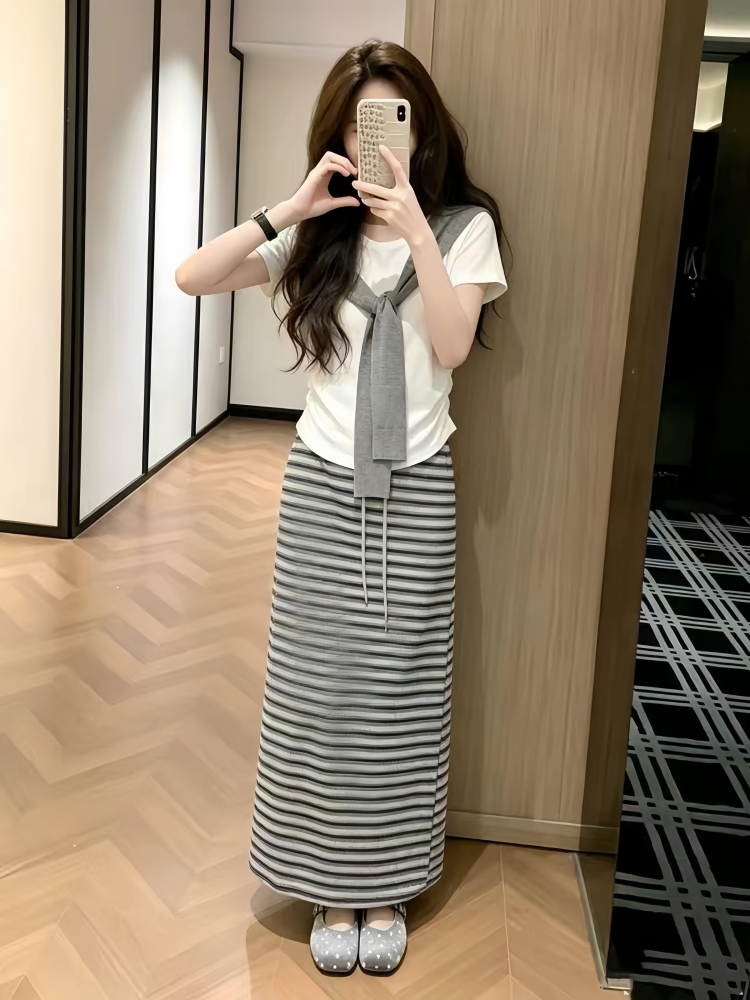 独特漂亮夏日穿搭一整套女小个子白色飘带上衣条纹半身裙两件套装  服裝批發女裝批發服飾貨源