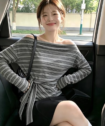 패션 외국 가스 스트라이프 긴팔 티셔츠 여성 의류 2026 가을 디자인 센스 작은 대중 허리 수축 스트랩 오프숄더 맨위
