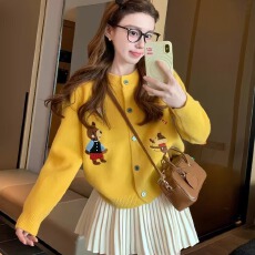 批发秋季穿搭一整套<b class='q'>大码</b><b class='q'>胖</b><b class='q'>mm</b><b class='q'>韩版</b>多巴胺卡通针织开衫白色短裙可爱套装