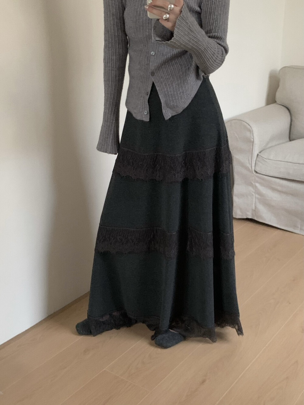 hers 미니멀리즘 절묘한 품격 레이스 조각 니트 반신 스커트 2025 가을 겨울 다용도 슬림해 보이는 중간 길이 스커트 아이들