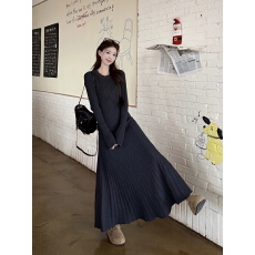 批发韩系早<b class='q'>秋</b>穿搭软糯毛衣针织打底衫上衣+休闲半身裙巨好看的两件套