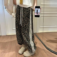 批发2026早春美式复古抽绳豹纹阔腿裤女宽松高街运动卫裤两穿<b class='q'>休闲裤</b>子