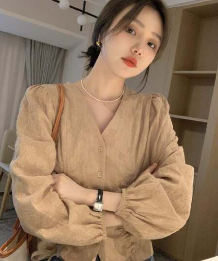 봄 가을 긴팔 셔츠 여성 의류 디자인 센스 작은 대중 새로운 프랑스식 품격 Chic V넥 쇼트 스타일 맨위