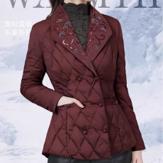 批发网图欧洲站西装领刺绣双排扣羽绒棉服<b class='q'>女</b>2025冬新款保暖加厚棉衣