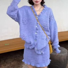 批发巨好看的小香风套装女秋季穿搭一整套紫色钩花毛衣开衫<b class='q'>短</b>裙两件套