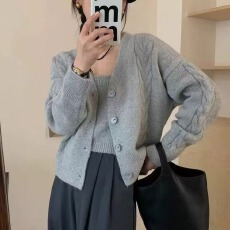 批发软糯麻花毛衣开衫女宽松韩系春秋内搭<b class='q'>针织</b>+吊带<b class='q'>套装</b>