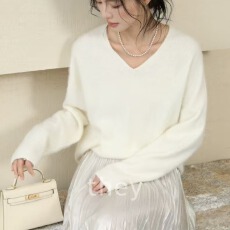 批发白色V领套头宽松慵懒感打底外穿上衣秋冬25新款