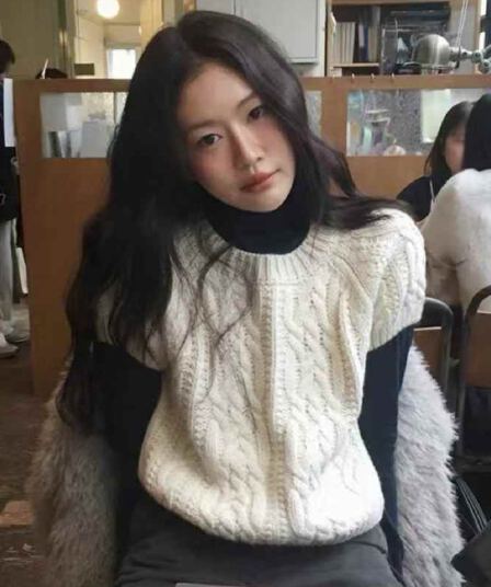 한국 동대문 2026 봄 가을 새로운 스웨터 여자 무거운 작업 꽈배기 풀오버 라운드 넥 반팔 니트 스웨터 맨위