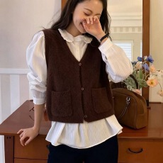 批发<b class='q'>韩国</b>ins风百搭复古纯色简约口袋毛衣背心开衫