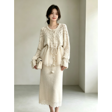 批发秋冬<b class='q'>新款</b>少女风优雅气质重工钉珠网纱拼接钩花针织套装毛衣两件套