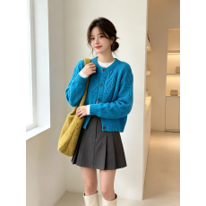 批发韩系复古克莱因蓝色软糯针织外套女秋冬季高级感宽松<b class='q'>短款</b>毛衣开衫