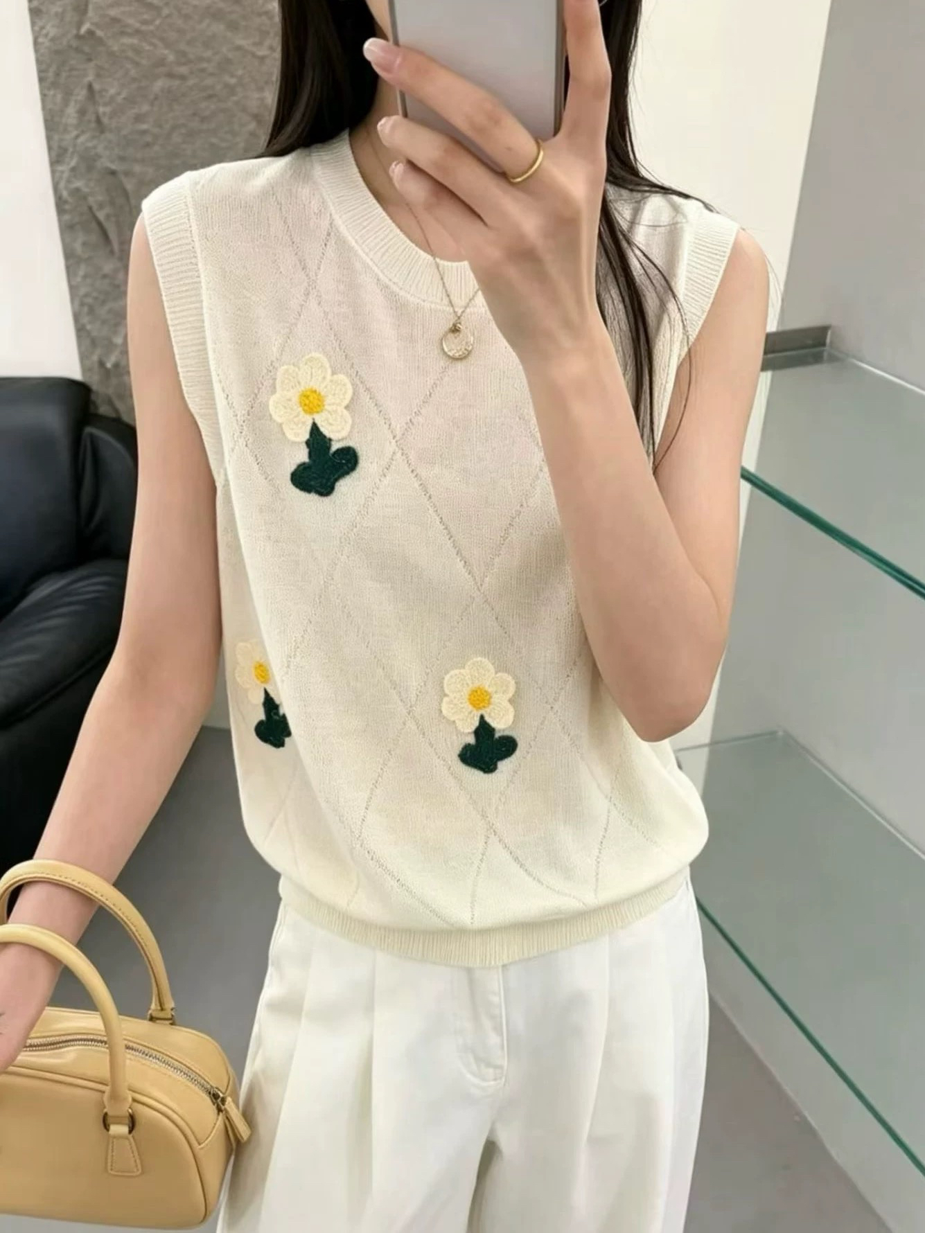 3 차원 꽃 홀로우 아웃 링 체크무늬 니트 조끼 2026 여름 새로운 여성 프랑스식 부드러운 연령 감소 다용도 맨위