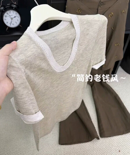 미니멀리즘 오래된 돈 바람 오트밀 색상 u 칼라 반팔 티셔츠 여성 출퇴근 다용도 슬림해 보이는 니트 스웨터 맨위